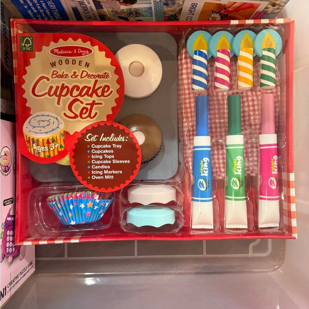 Melissa & Doug Colorful Cupcake Decorating Set